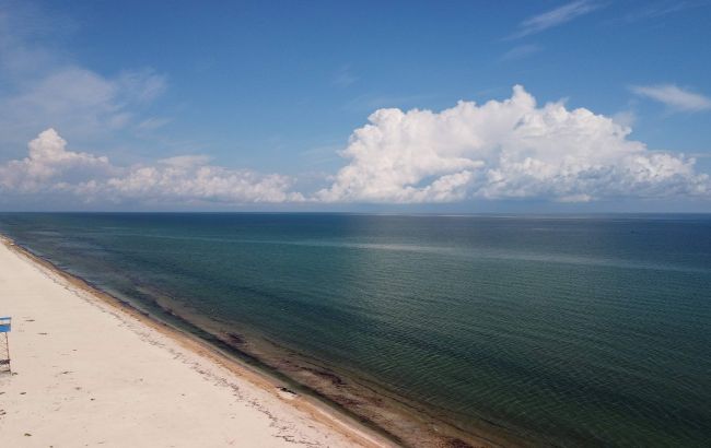 Золотий пісок і хвилі: найцікавіші курорти Чорного і Азовського морів для відпочинку влітку