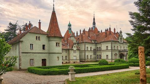 Гори, замки та озера: де варто планувати відпустку в Україні цього літа