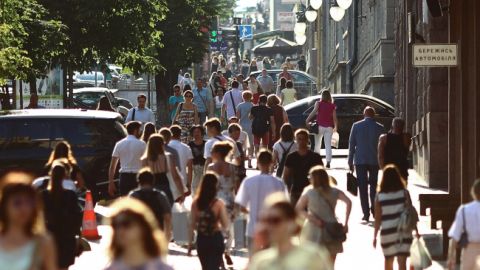 Сьогодні в Україні малохмарно та спека до +32