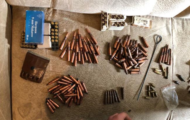 У Хмельницькій області затримали групу торговців вогнепальною зброєю