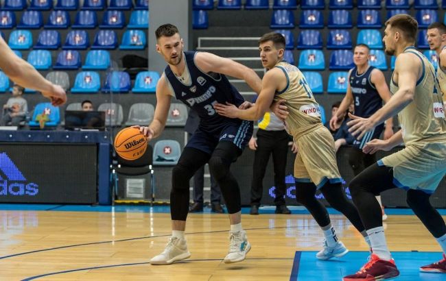 "Будівельник" зазнав першої поразки в сезоні: кривдник чемпіона закріпився другим