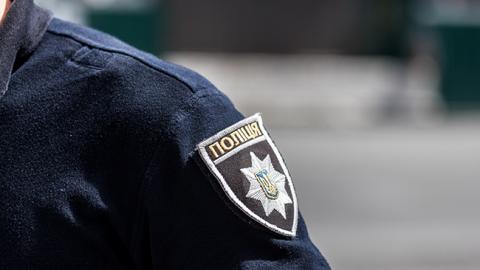 В Киеве мужчина избил жену и угрожал устроить взрыв в кафе, - полиция