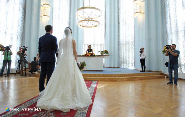 За один день и через Zoom: Минюст упростил заключение брака во время войны
