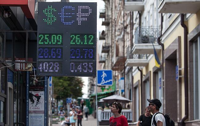 Наличный курс доллара в продаже понизился до 25,91 гривен