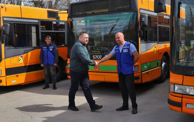 До Дніпра прибула партія автобусів з Мілана