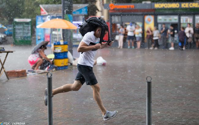 Сильний дощ і вітер: на Київ насувається негода
