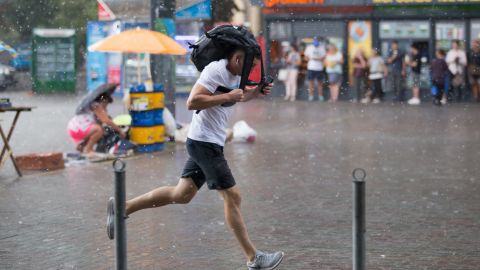 Дощі з грозами: синоптики розповіли, де буде негода в Україні