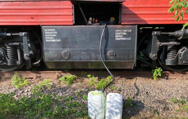 Воровали 30 тонн горючего ежемесячно: в "Укрзализныце" разоблачили схему