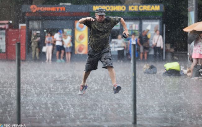 Синоптики попередили про сильні зливи у Києві та ряді областей