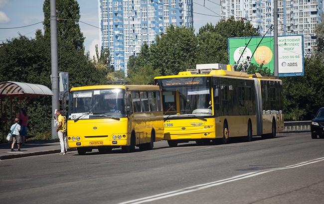 В Киеве маршрутка врезалась в троллейбус  