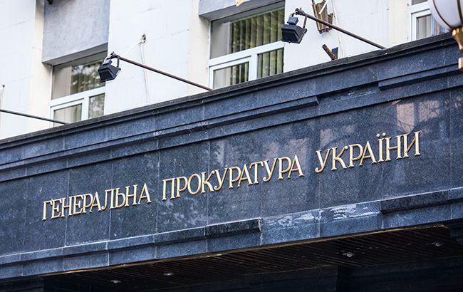 Під будівлею ГПУ в Києві влаштували "гадючник": у мережу потрапили фото