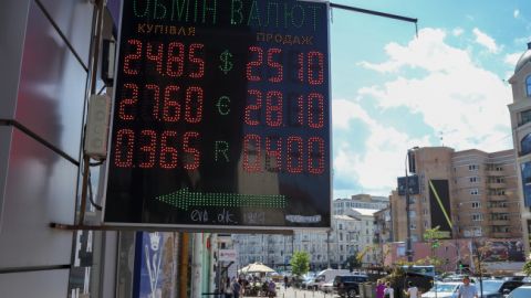 Аналітики оцінили вплив переговорів з МВФ на курс гривні