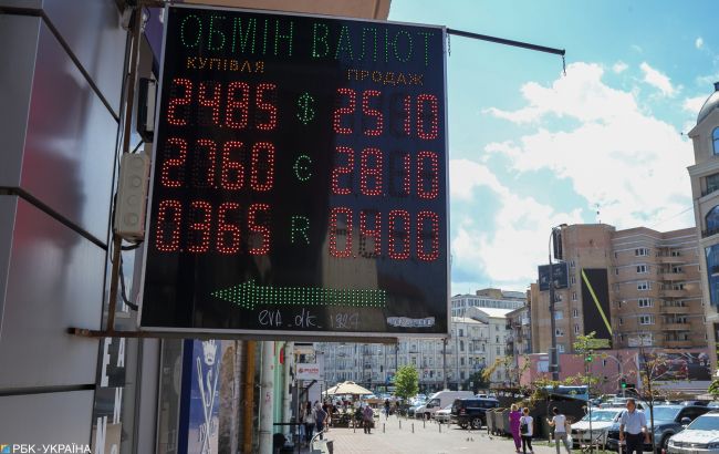 Українці відновили скупку валюти