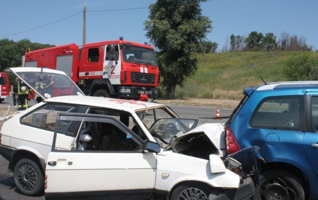 У Запоріжжі зіткнулися три автомобілі, є загиблі і постраждалі