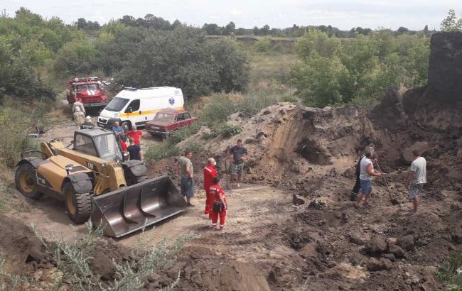 На кар'єрах у двох областях людей засипало піском, троє загиблих