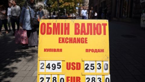 Курс долара виріс до 25 гривень