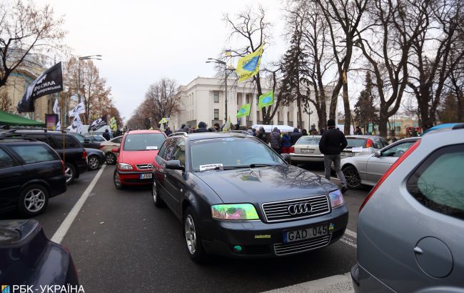 Які "євробляхи" найчастіше купують українці сьогодні: рейтинг розмитнених б/у авто