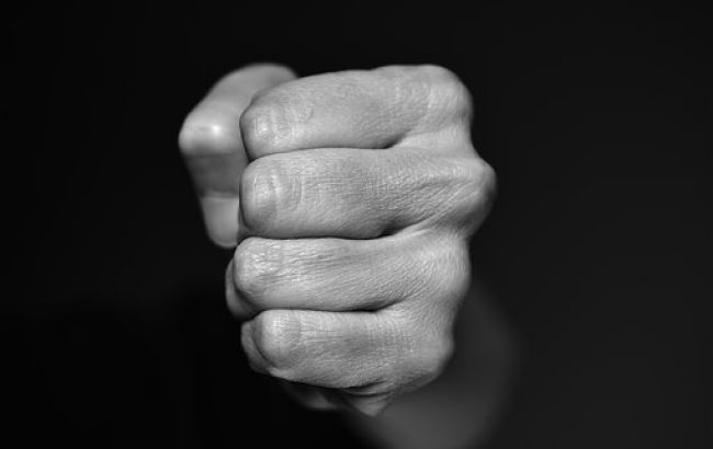 Пьяница и агрессор: в Днепре отец избивал 12-летнего сына ради денег