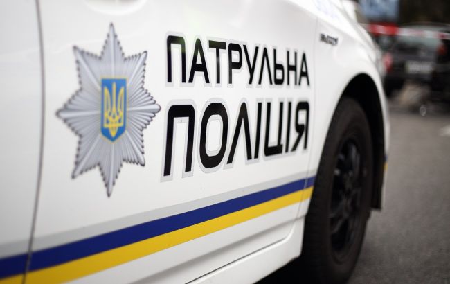 В Киеве пьяный таксист сбил и покатал пешехода на капоте (видео)