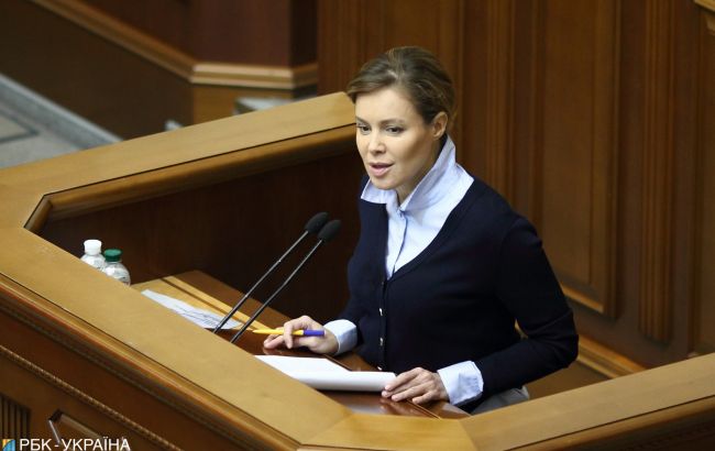 Нардеп Королевська з чоловіком написали заяви на складання мандатів, - джерело