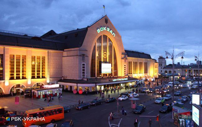 На вокзалах Украины проверят все подвесные люстры: что произошло