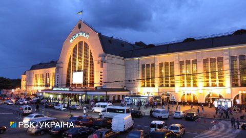 В Киеве возбудили дело из-за отсутствия елки на железнодорожном вокзале
