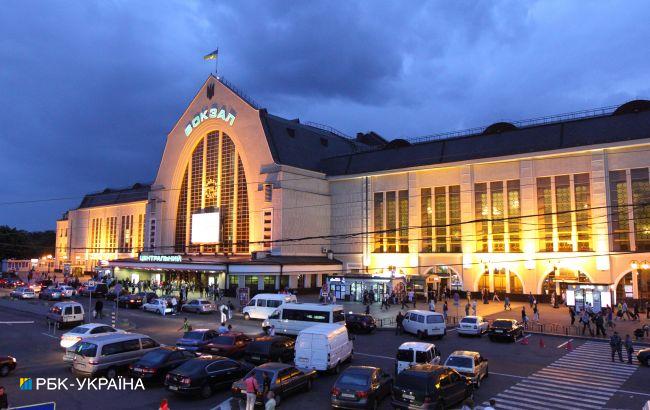 В Киеве возбудили дело из-за отсутствия елки на железнодорожном вокзале