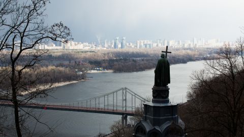 Пасмурно, но без осадков: прогноз погоды на сегодня