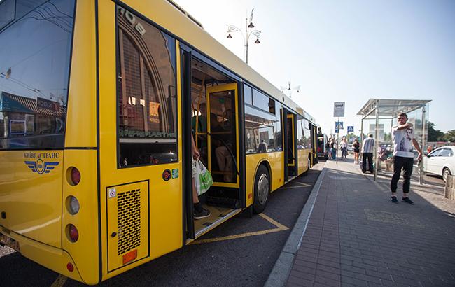 В Киеве 30 сентября изменили движение двух троллейбусных и одного автобусного маршрута