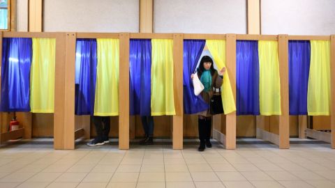 Сьогодні в Україні "день тиші" перед місцевими виборами