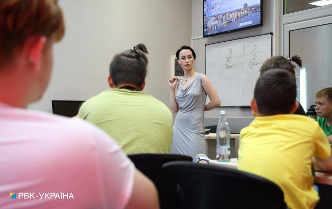Вчителям з Харківської та Херсонської областей виплатять заборговану з 2022 року зарплату