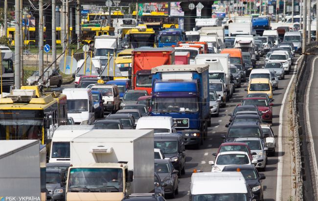 Из-за рекордной жары Киев снова закрыли для грузового транспорта