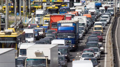 Цены на бензин снижаются: сколько стоит топливо на АЗС