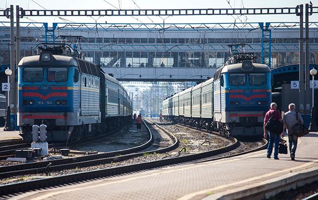 "Укрзализныця" продлила до октября курсирование поезда Киев - Бердянск