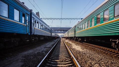 "Ампутувало обидві ноги": під Києвом працівники ж/д станції не допомогли людині, що потрапила під потяг