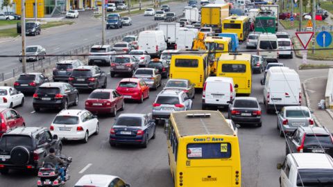 В Киеве образовались многочисленные пробки