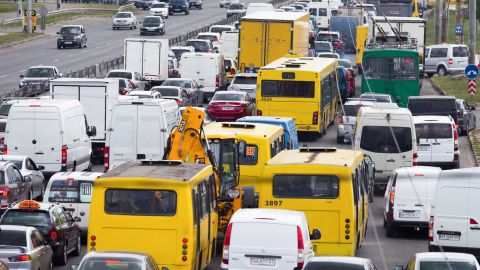 Локдаун в Киеве: на улицах пробки, транспорт работает по спецпропускам