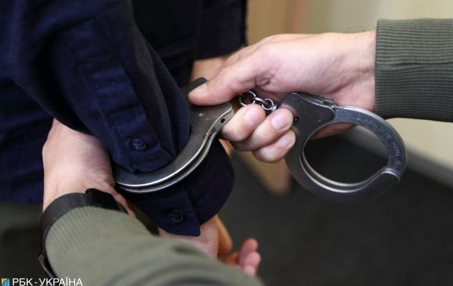 Затриманого на адмінмежі з Кримом екс-чиновника МВС арештували з правом застави