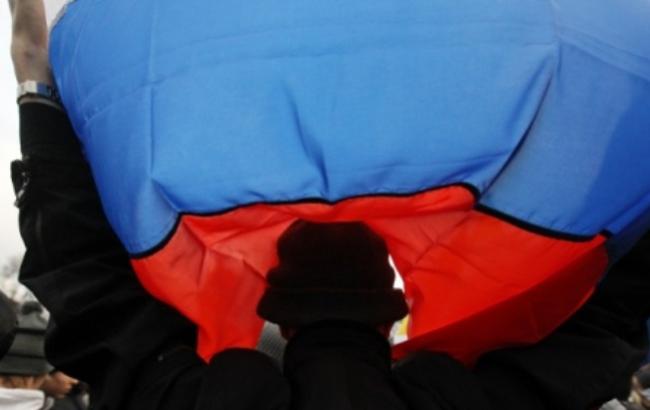Знайшли застосування: російські двірники збирають сміття в прапори РФ