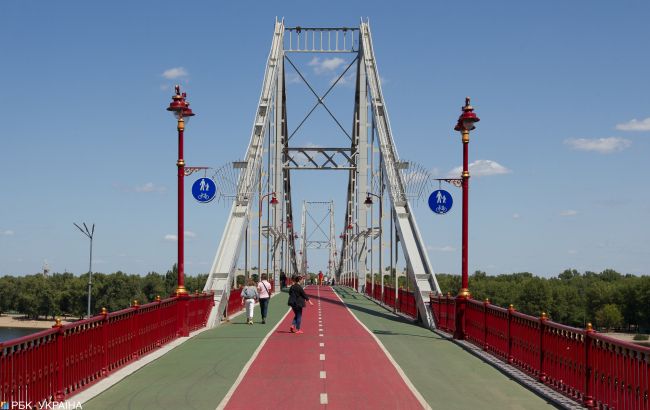 В Киеве частично ограничат движение на Пешеходном мосту