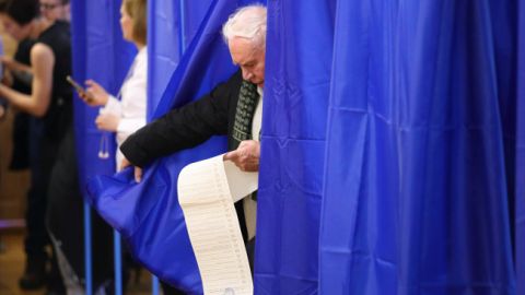 Тарифи, пенсії і Донбас: що партії пообіцяли українцям перед виборами у Раду