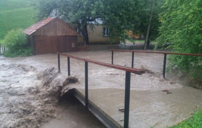 На Закарпатье из-за ливней подтоплены населенные пункты в двух районах