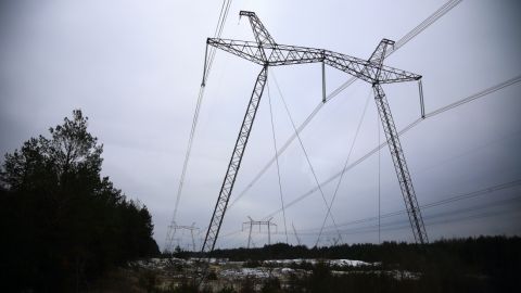 На лівому березі Києва відновлюють постійну подачу електрики