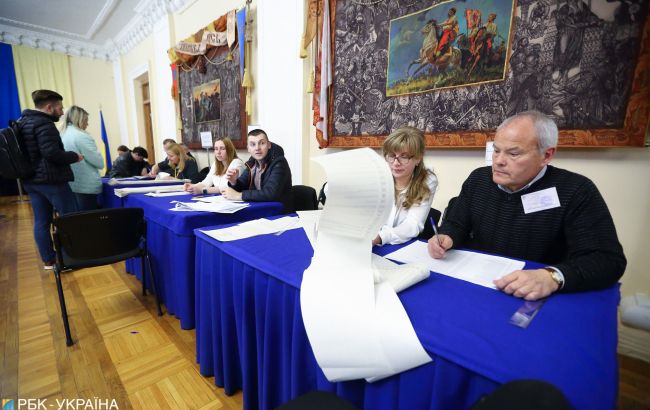 У Донецькій обл. членів комісії змусили підписати чистий протокол
