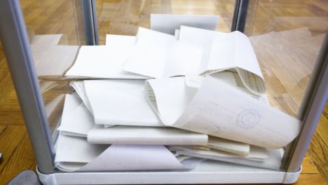 На дострокових виборах у парламент проходять п'ять партій