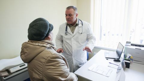 Бегите к врачу при появлении этих симптомов: врачи назвали ранние признаки рака