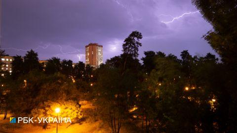 Гроза накриє і Київ. В Україні оголошено штормове попередження