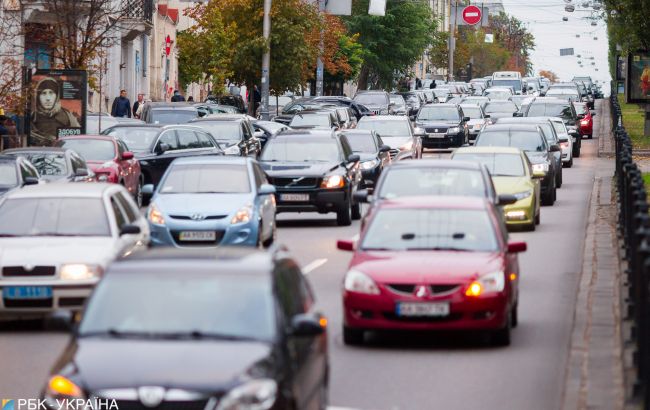 В Украине установили единую цену на регистрацию автомобилей и хранения номерных знаков