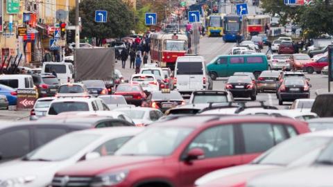 В Киеве на дорогах образовались пробки