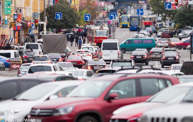 В Киеве на дорогах образовались пробки